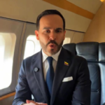 Presidente de Colombia se moviliza a Bogotá para coordinar atención a zonas afectadas por la emergencia.