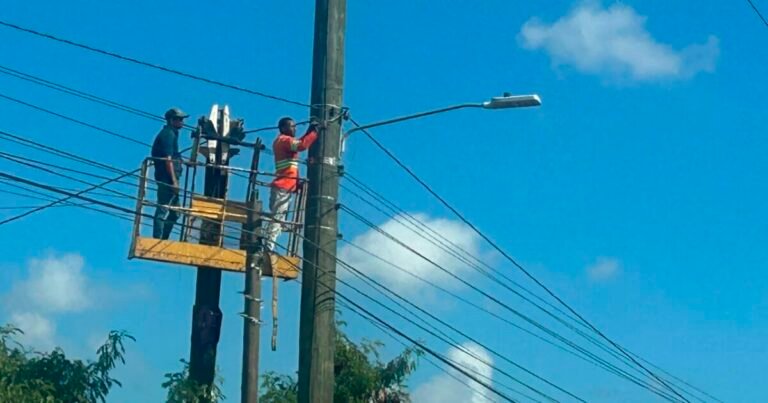 Detienen a dos hombres por conexiones ilegales en Los Alcarrizos