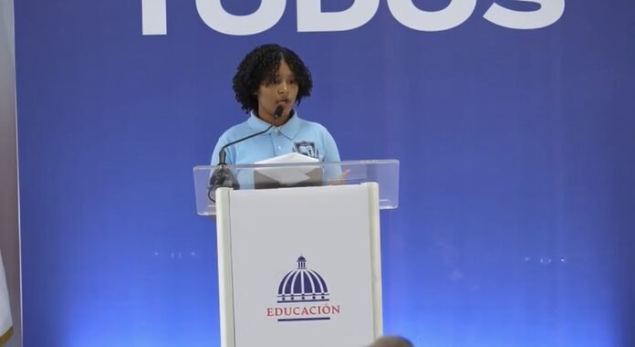 Estudiante de quinto grado invita a niños dominicanos a aprovechar cada día de clases