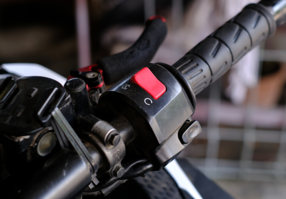 Nueva York regulará motos eléctricas ilegales tras muerte de adolescente