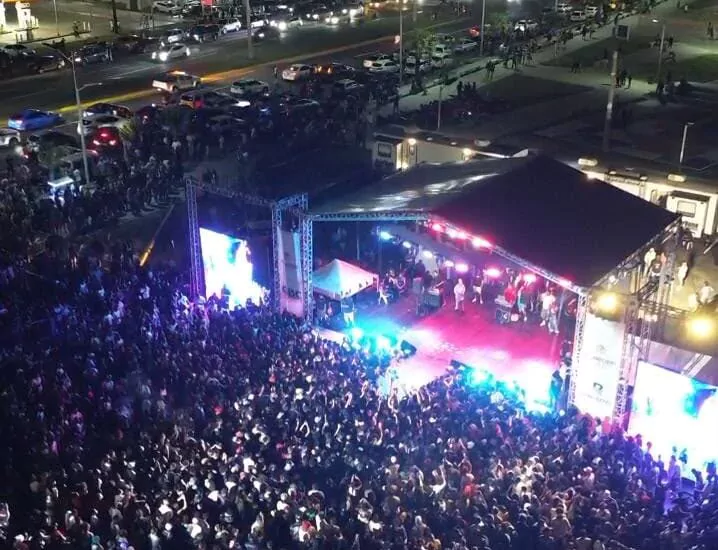 Malecón Deportivo vibra con multitudinario concierto Reconocidos Verano