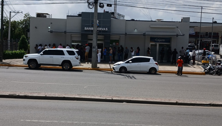 Editorial: Usuarios de Banreservas reclaman mejoras en el servicio y las sucursales