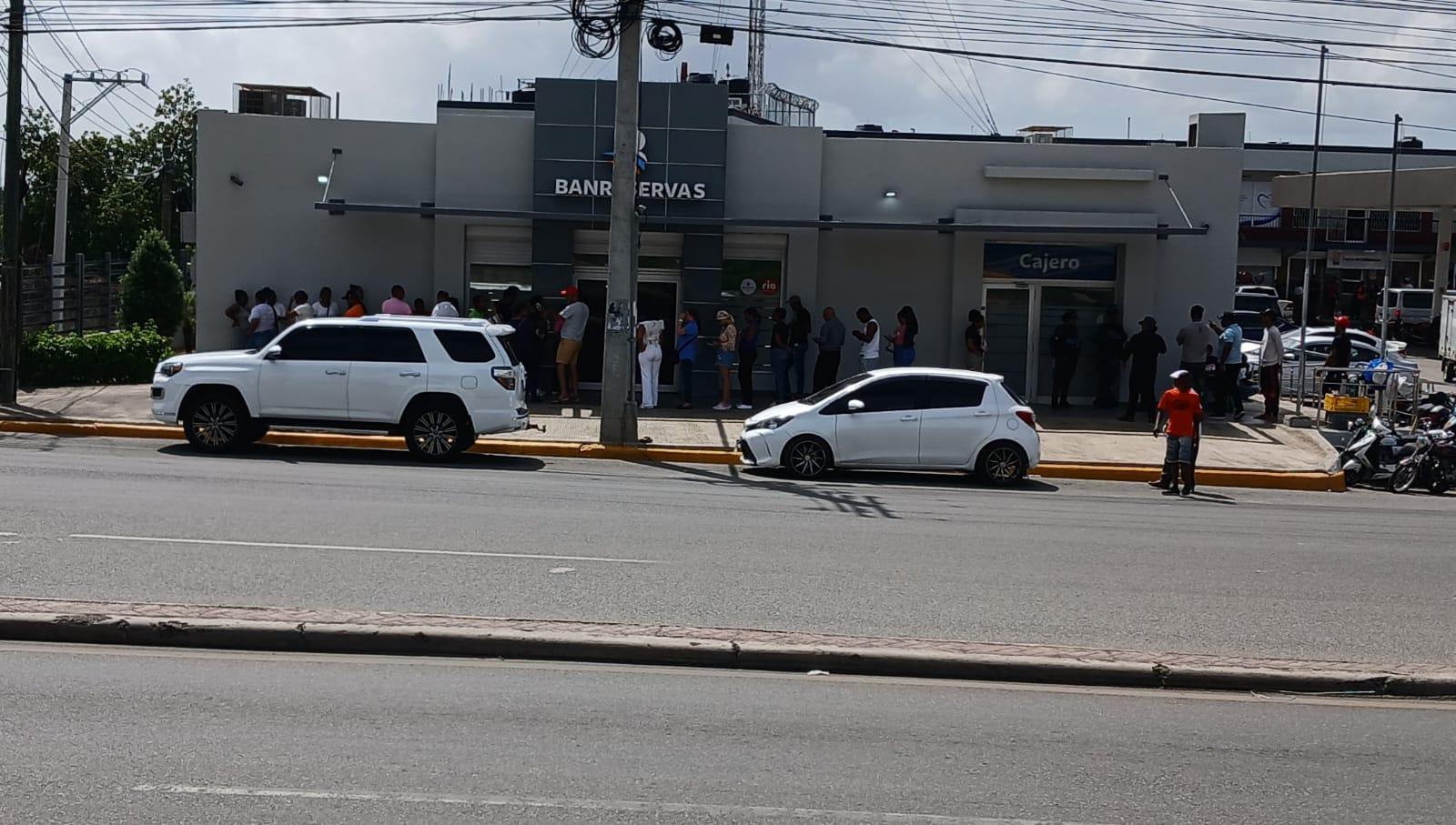 Editorial: Usuarios de Banreservas reclaman mejoras en el servicio y las sucursales