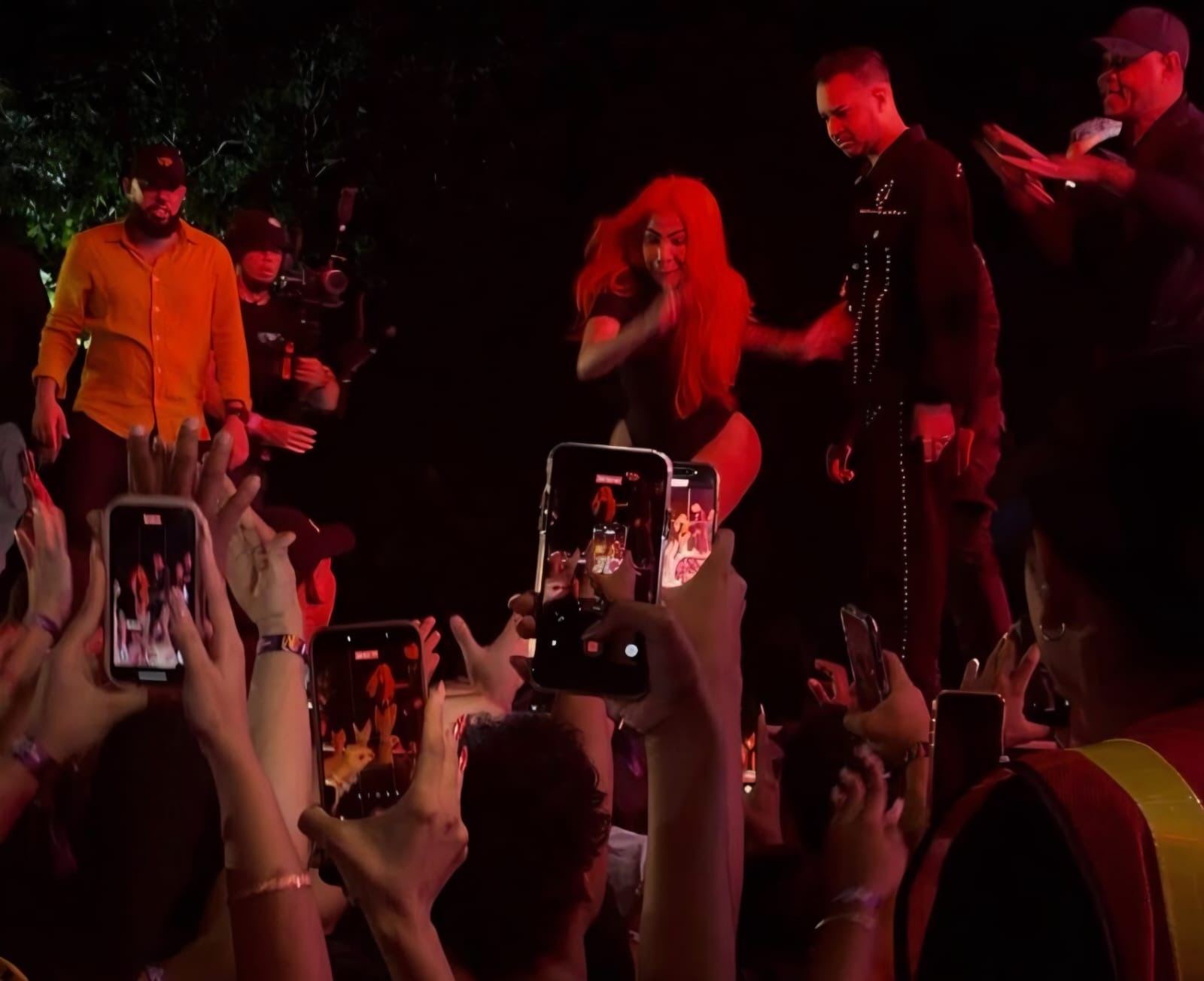Yailin La Más Viral desata la locura en Santiago y se lanza al público en el Summer Food Fest 2026