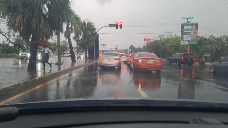 Onda tropical y vaguada provocarán aguaceros y tronadas este miércoles en RD