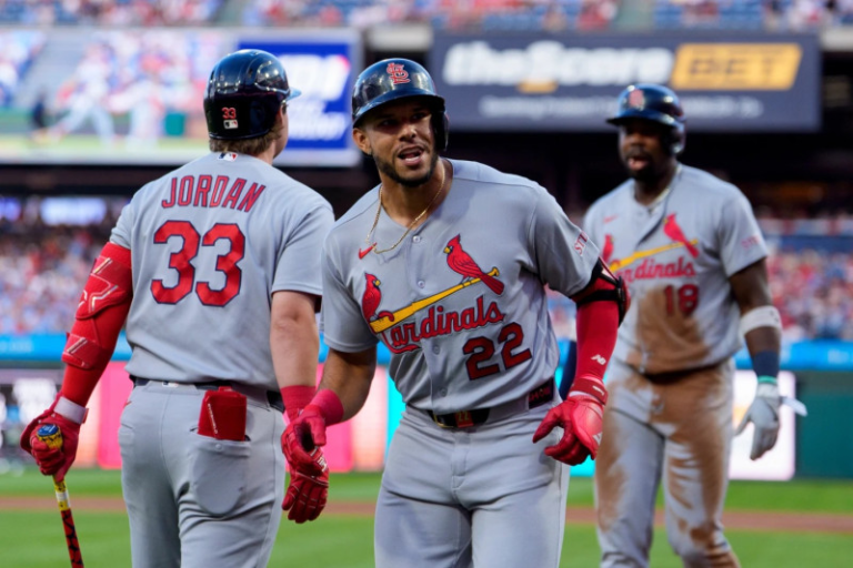 ¡Trueno sin premio! Joshua Báez rompe su sequía con jonrón, pero los Filis dejan tendidos a los Cardenales en la 10ma