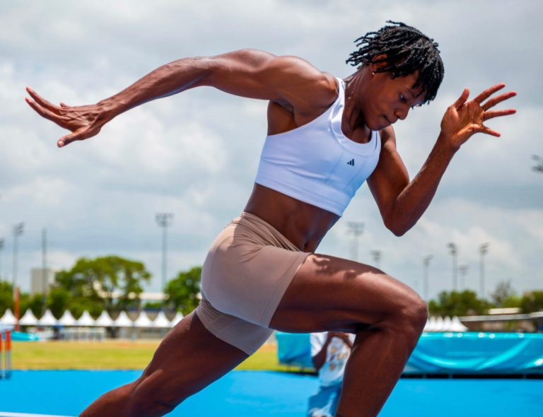 Marileidy Paulino corre el relevo 4x400m mixto en Santo Domingo 2026