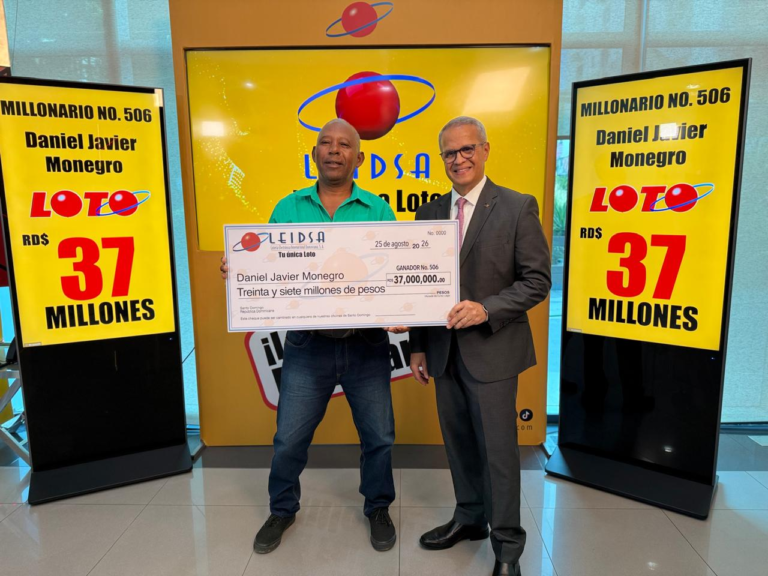 LEIDSA entrega RD$37 millones a mecánico de Manoguayabo ganador del Loto