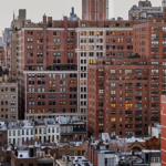 Nueva York extiende plazo de exención de impuesto a segundas viviendas