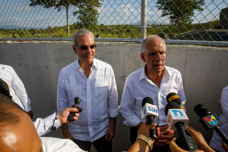 🚨 El contraste de la frontera: Abinader exhibe el muro ante el presidente de Honduras entre elogios diplomáticos y récords de migración indocumentada
