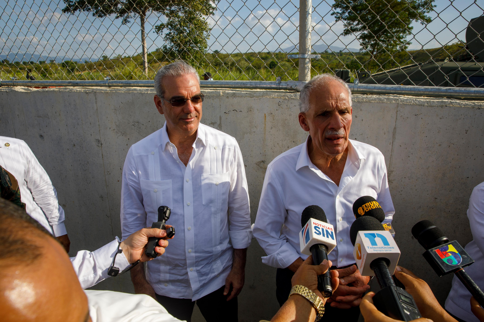 🚨 El contraste de la frontera: Abinader exhibe el muro ante el presidente de Honduras entre elogios diplomáticos y récords de migración indocumentada
