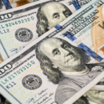 🚨 Refugio contra la devaluación: ¿Por qué la clase media dominicana se está refugiando en el ahorro en dólares?