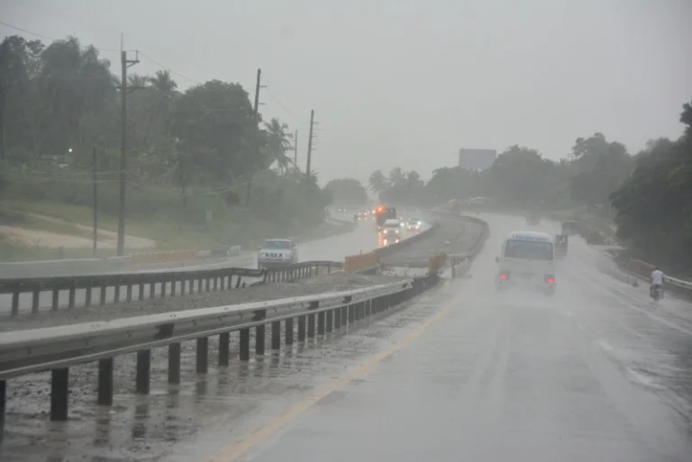 🚨 ¡Fin de la tregua! Remanentes de la tormenta Dolly provocarán fuertes aguaceros y tronadas desde esta tarde en RD