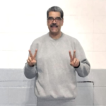 ¿Maquillaje geopolítico? Maduro reaparece en redes con "mensaje de amor" tras ceder el 20% del crudo a EE. UU. y la captura de su esposa