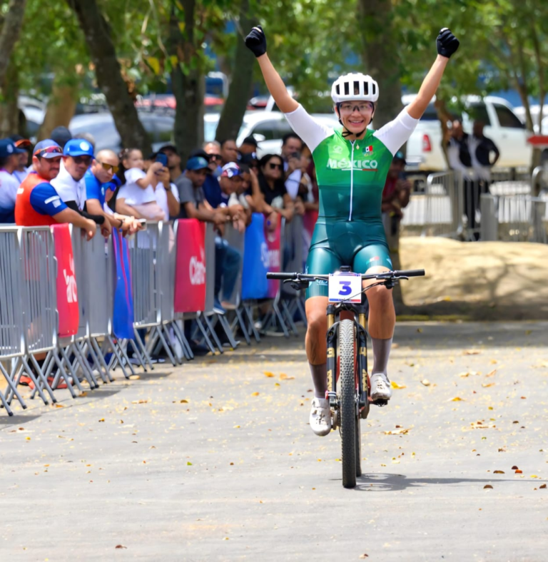 Carolina Flores gana oro en MTB femenino Santo Domingo 2026