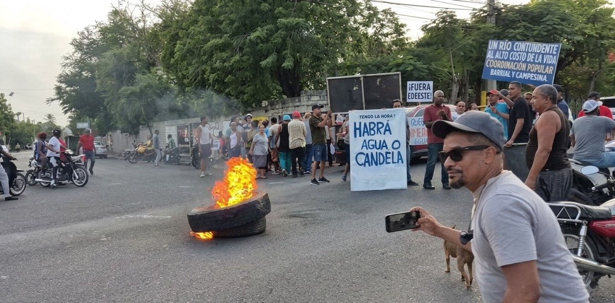 Protestan en SFM por falta de agua y colapso de cloacas en La Javiela