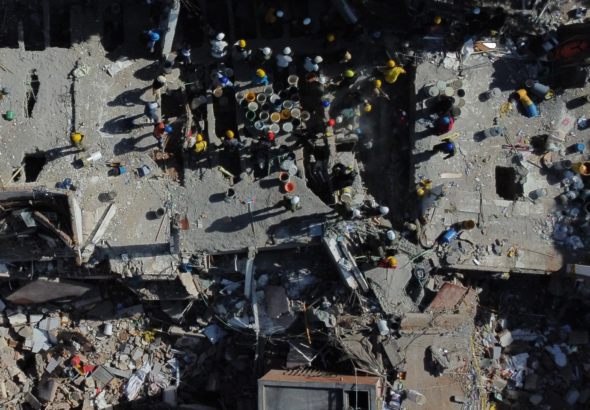 Colombia busca sobrevivientes tras terremoto de 7,4 que deja 181 muertos