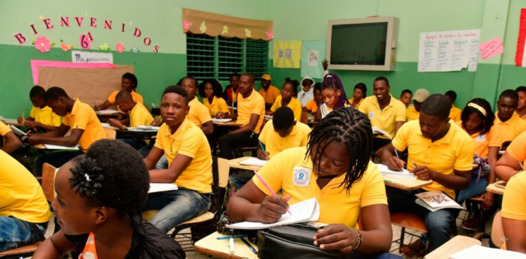 Estudiantes haitianos superan los 205 mil en RD, mientras bajan los dominicanos