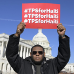 Primer grupo de haitianos deportados por ICE llega a Cabo Haitiano tras cancelación del TPS