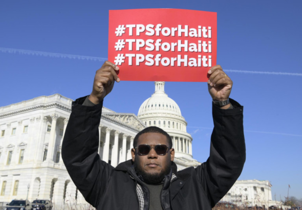 Primer grupo de haitianos deportados por ICE llega a Cabo Haitiano tras cancelación del TPS