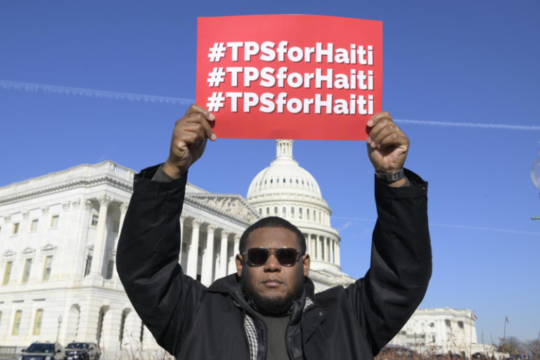 Primer grupo de haitianos deportados por ICE llega a Cabo Haitiano tras cancelación del TPS