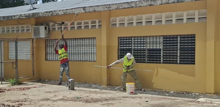 Plantel escolar de Pedro Brand no pudo abrir sus puertas en el primer día del año escolar 2026-2027.