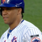 El jardinero dominicano Juan Soto con el uniforme de los Mets de Nueva York listo para batear.