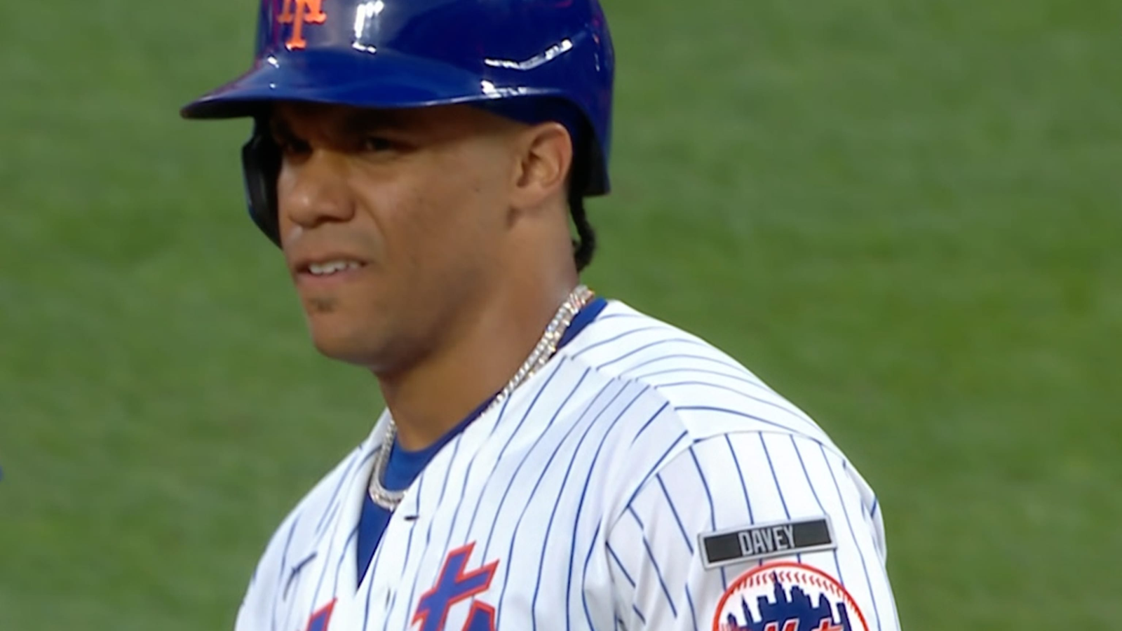 El jardinero dominicano Juan Soto con el uniforme de los Mets de Nueva York listo para batear.