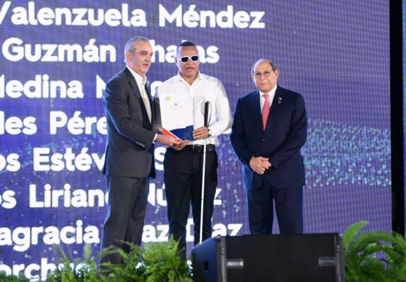 Mescyt otorga 1,500 becas internacionales y lanza "Excelencia Sin Barreras" solos