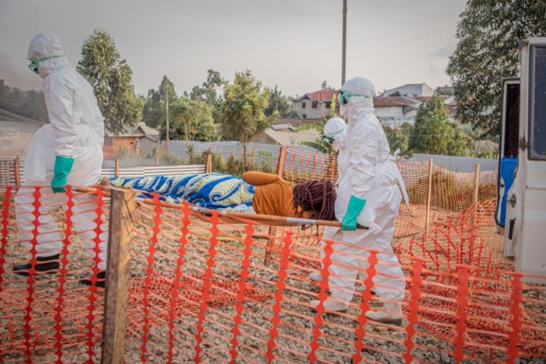 Crisis sanitaria global: El ébola avanza sin freno en el Congo y roza los 2,000 muertos