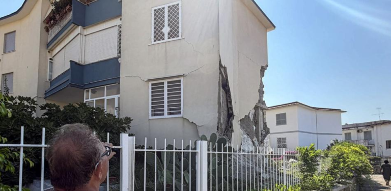 Pánico en el sur de Italia: Sismo de 4.7 sacude supervolcán y obliga a evacuar cientos de viviendas