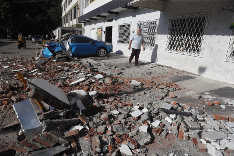 Cali y Pereira bajo escombros: Equipos de rescate luchan contra el reloj.