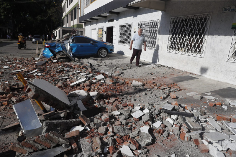 Cali y Pereira bajo escombros: Equipos de rescate luchan contra el reloj.