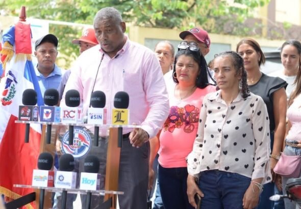 La distancia mata la inocuidad”: padres de Rancho Arriba reclaman suplidores locales para el almuerzo escolar - Imagen