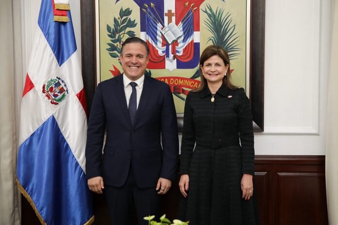 Jean Luis Rodríguez asume como ministro de Vivienda, Hábitat y Edificaciones