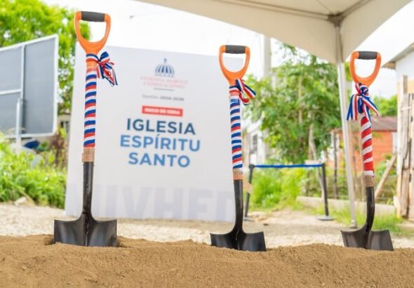Ministro Ito Bisonó inicia construcción de obras comunitarias y religiosas en Santiago