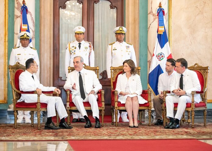 Presidente Abinader recibe cartas credenciales de nueve nuevos embajadores y fortalece relaciones diplomáticas