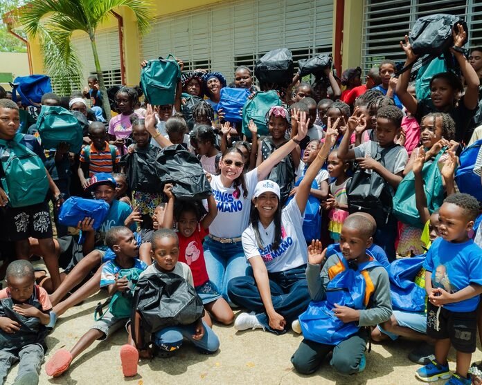 Reinas de Todo impacta a más de 300 niños en su segunda jornada de entrega de útiles escolares en San Pedro de Macorís