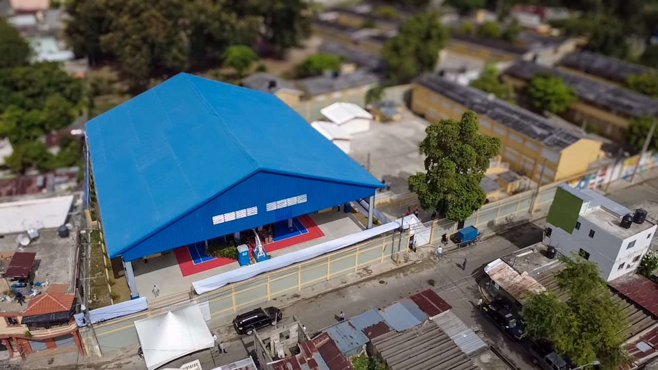 Abinader inaugura techado escolar de RD$26.6 millones en Cambita Garabitos