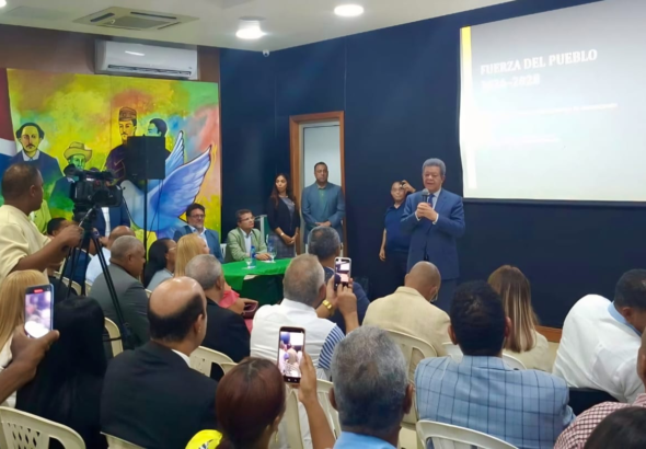 Leonel busca convertir la Fuerza del Pueblo en centro formativo