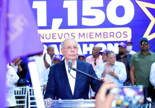 Danilo Medina llama a consulta del PLD el 18 de octubre