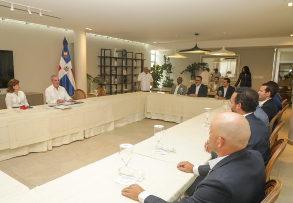 Abinader revisa proyectos prioritarios para el desarrollo de Santiago