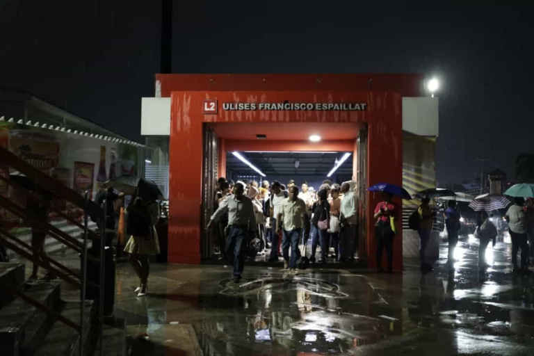 Metro restablece Línea 2 tras avería y mantiene pasaje gratis
