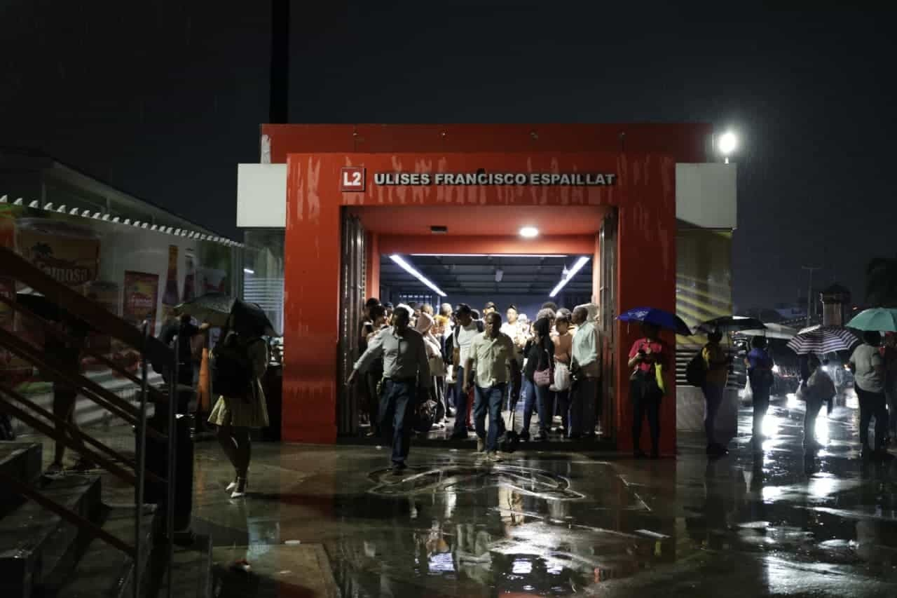 Metro restablece Línea 2 tras avería y mantiene pasaje gratis