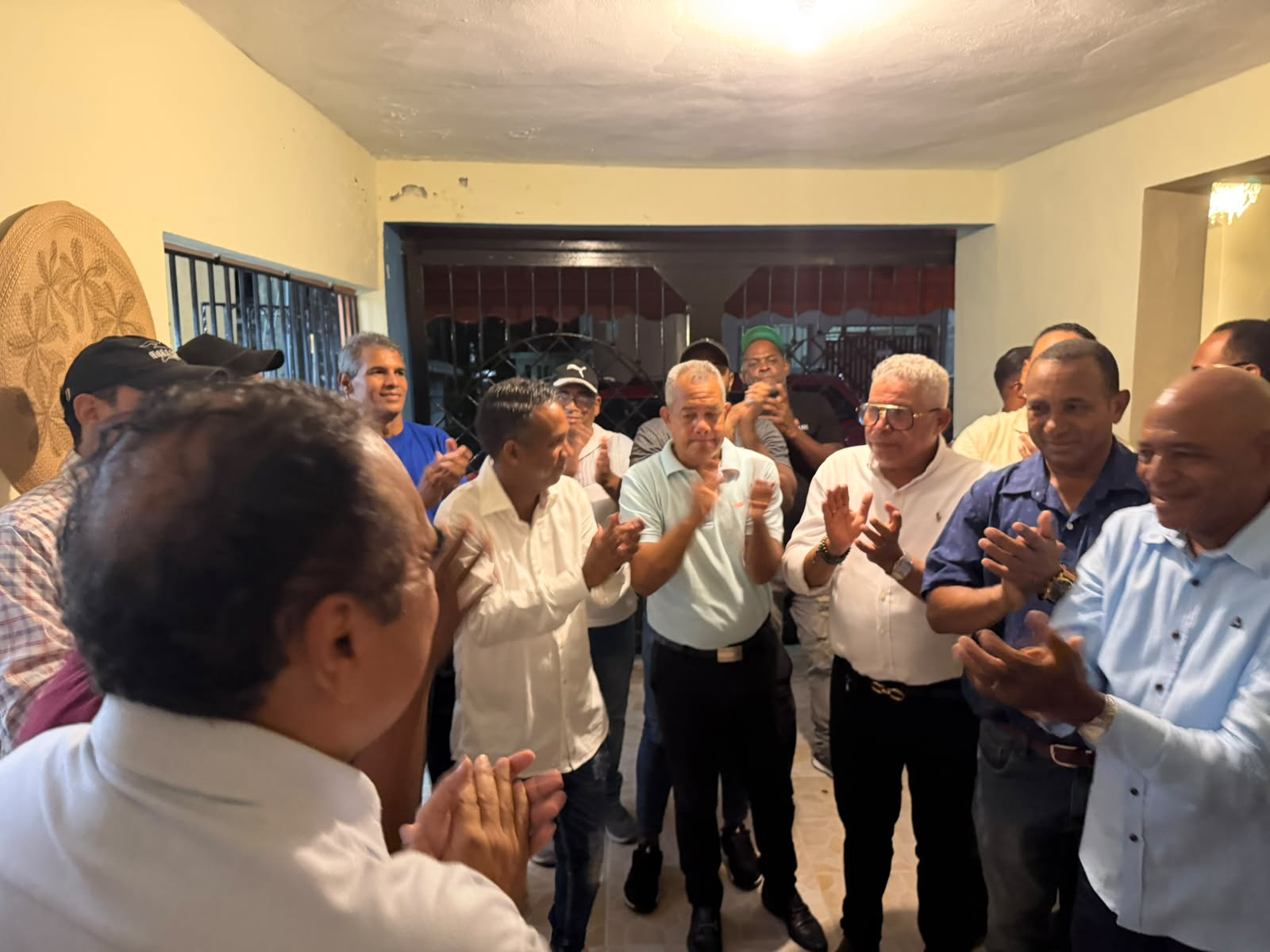 Juramentan equipo de campaña de Víctor Pavón en Sábana Perdida Norte