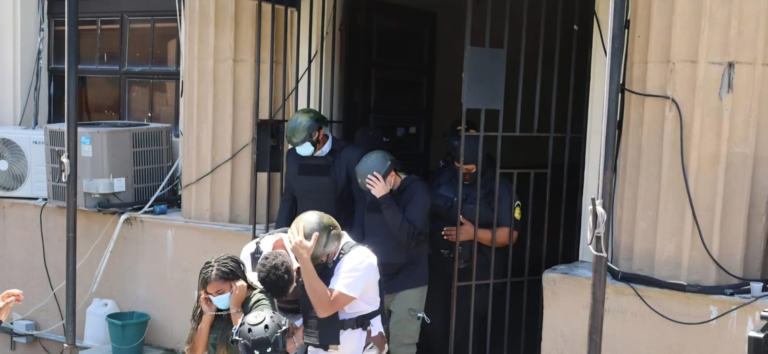 Empleados y médicos habrían articulado fraude millonario contra SeNaSa