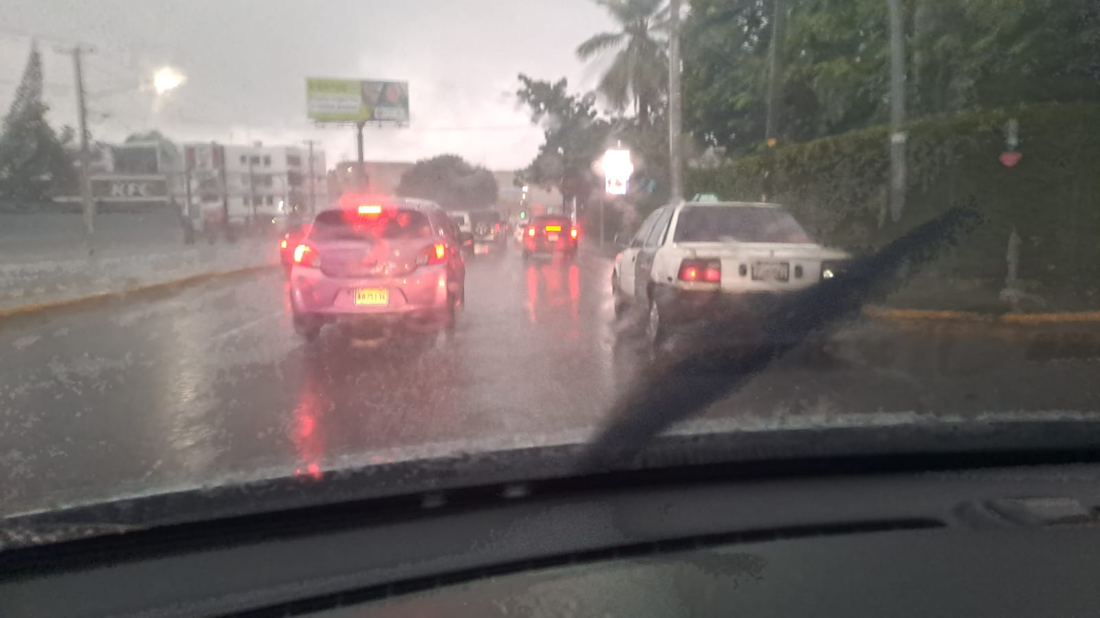 Vaguada provocará aguaceros y tronadas este lunes en varias provincias