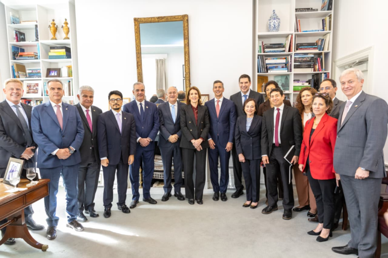 Abinader propone estrategia regional de inteligencia artificial