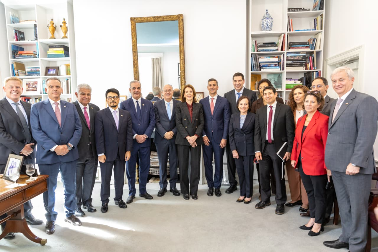 Abinader propone estrategia regional de inteligencia artificial