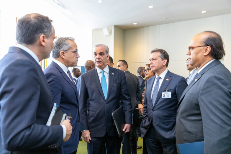 Abinader y UNESCO evalúan instituto STEM en Punta Bergantín
